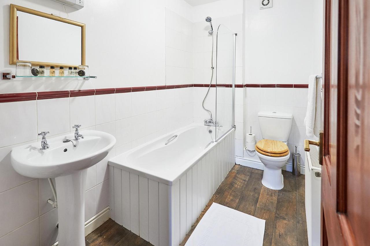 Отель The Bateman Arms At Shobdon Экстерьер фото
