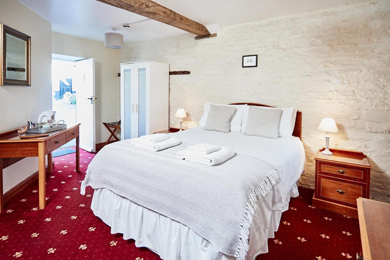 Отель The Bateman Arms At Shobdon Экстерьер фото